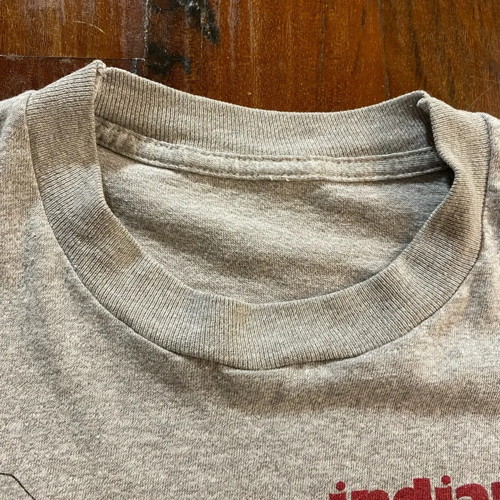 Indiana Hoosiers Graphic T-Shirt Medium - Picture 4 of 5